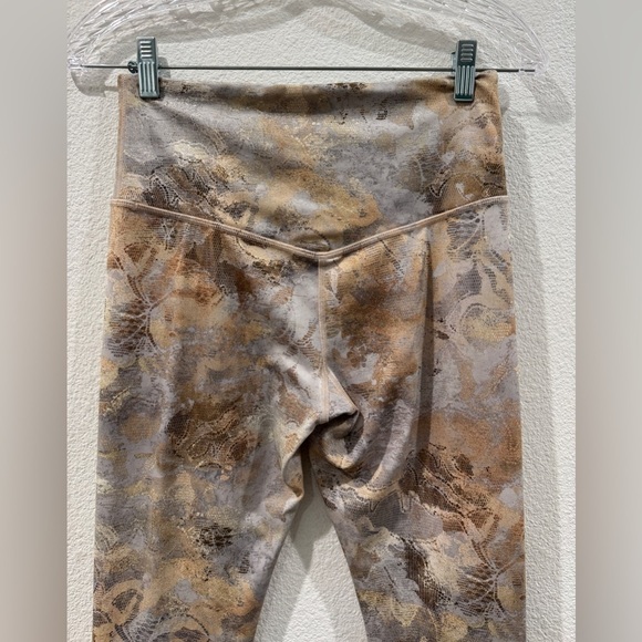 Athleta Elation Gilded Tight High Rise Metallic Gold Grey Cream Leggings Small - Picture 5 of 15